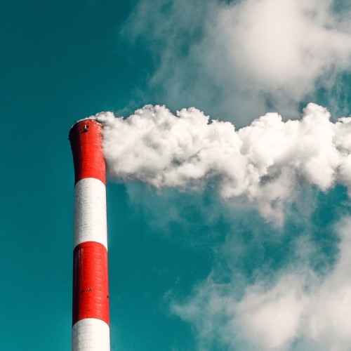 Ein rauchender Schornstein