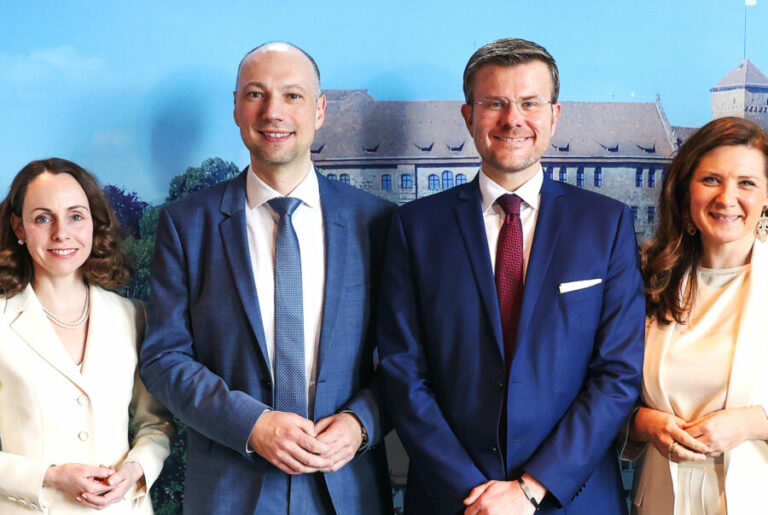 Der Oberbürgermeister mit drei weiteren Mitgliedern der CSU Nürnberg