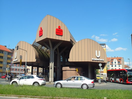 U-Bahnhof Maximilianstraße - unter der Überdachung der ehem. Sparkasse